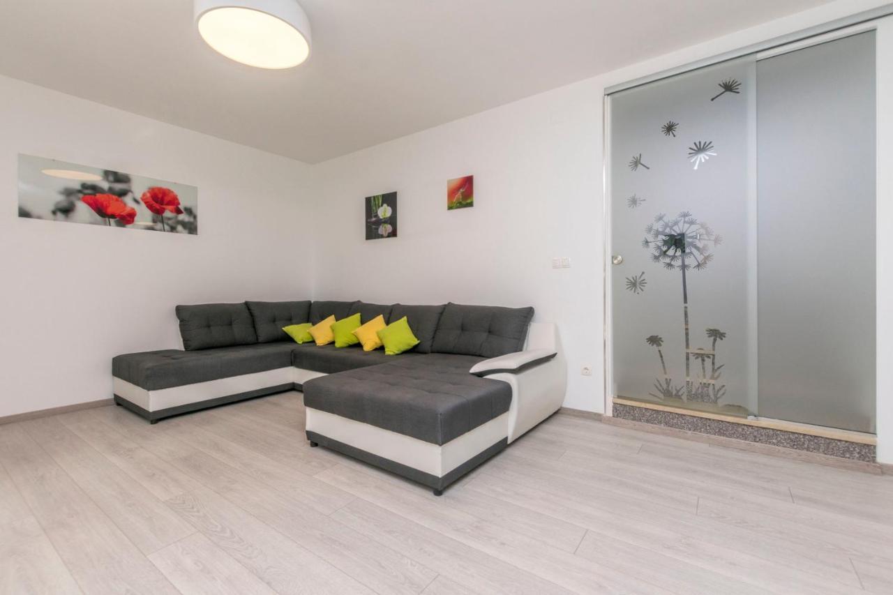 Apartment Dora Duće المظهر الخارجي الصورة