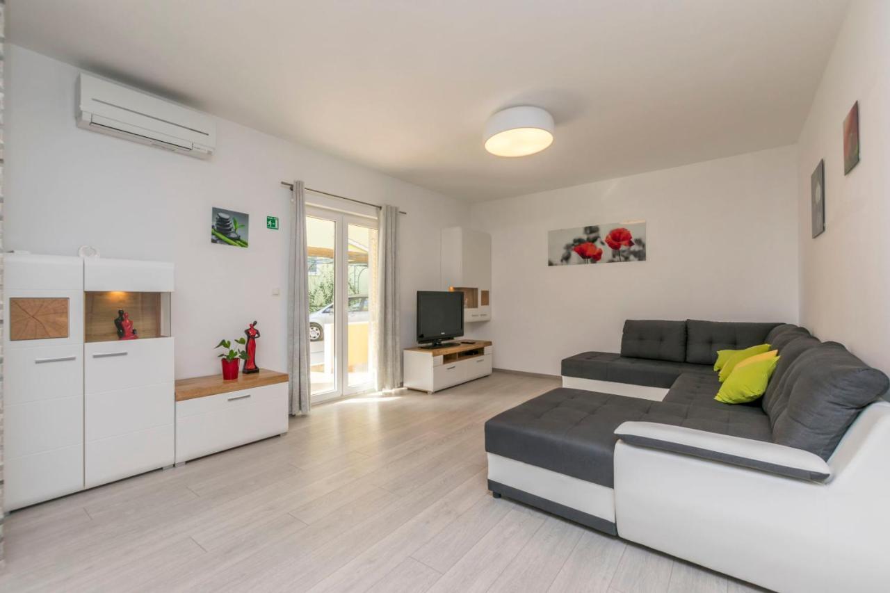 Apartment Dora Duće الغرفة الصورة