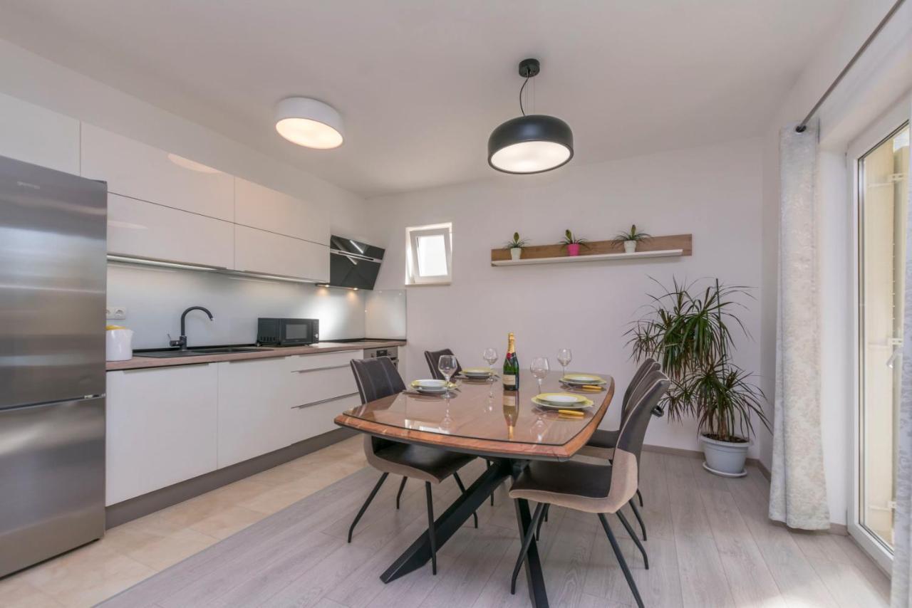 Apartment Dora Duće المظهر الخارجي الصورة